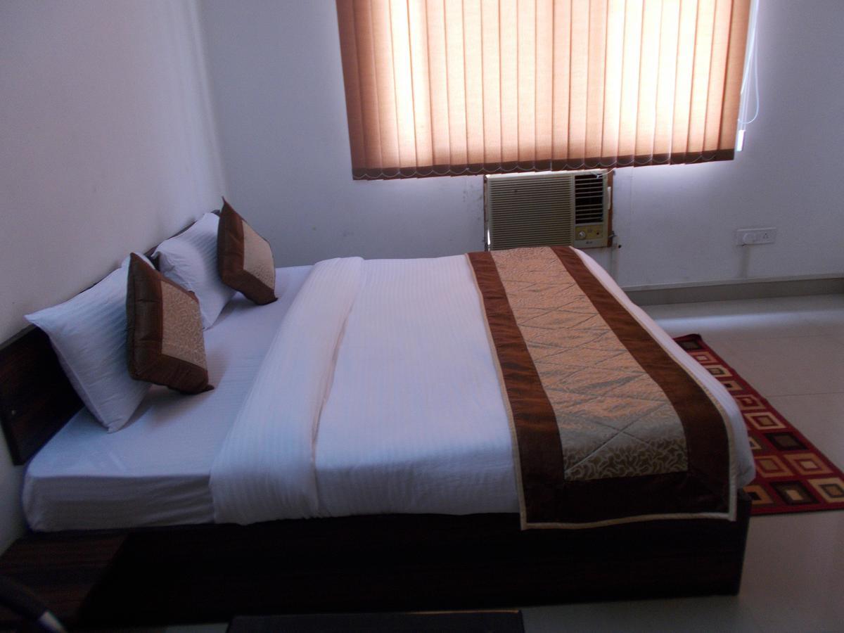 The Radiance Suites And Apartment New Delhi Extérieur photo